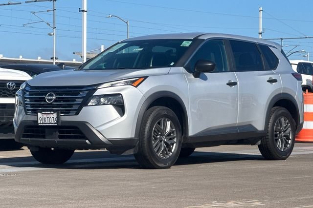 Used 2024 Silver Nissan S image 8