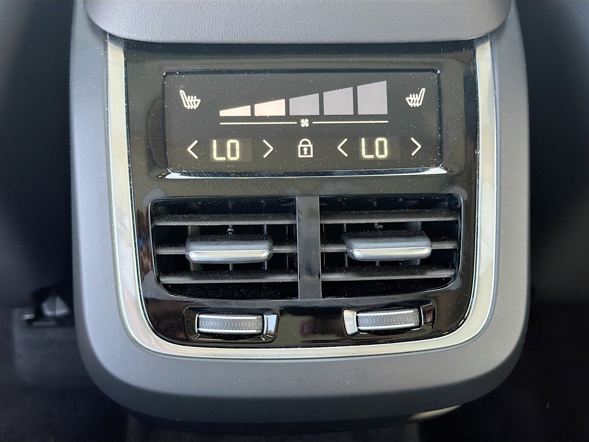 Used 2024 Vapour Gray Metallic Volvo Plus Bright Theme image 20