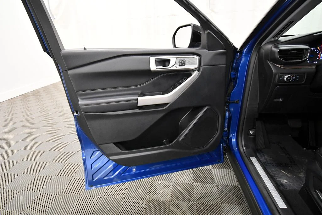 Used 2022 Blue Ford Limited image 13