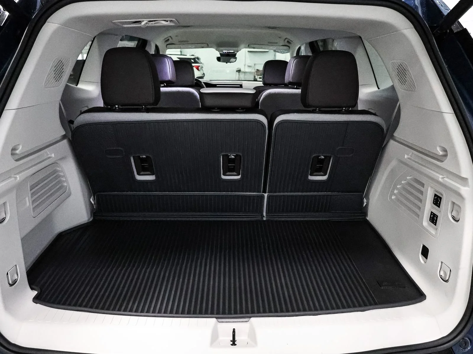 2026 GMC Acadia Denali - Photo 17