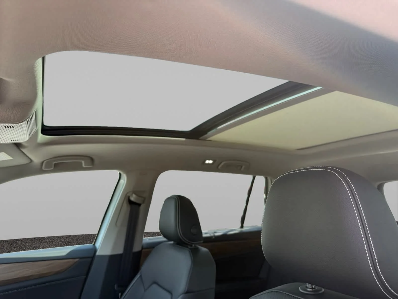 2026 Volkswagen Atlas SE w/Tech - Photo 12
