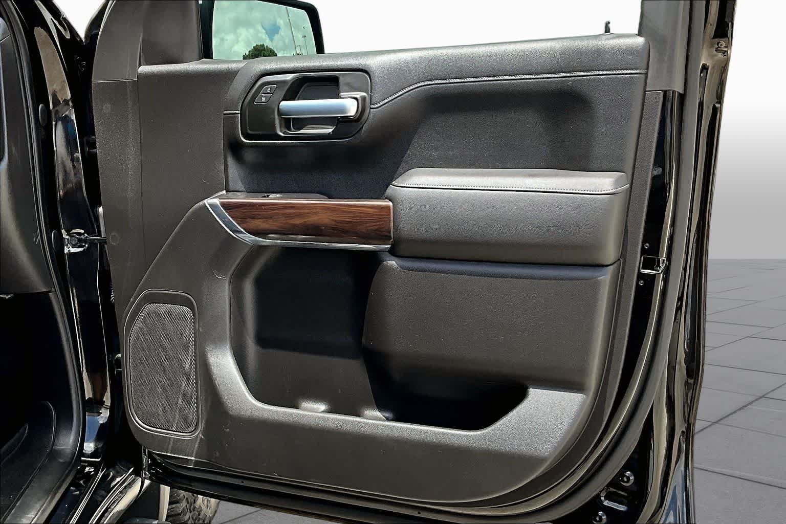 Used 2020 Onyx Black GMC SLT image 23