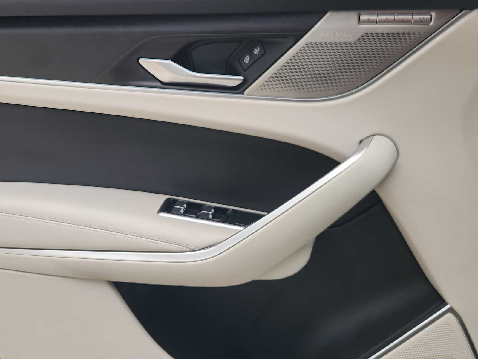 2026 Jaguar F-Pace R-Dynamic S - Photo 22