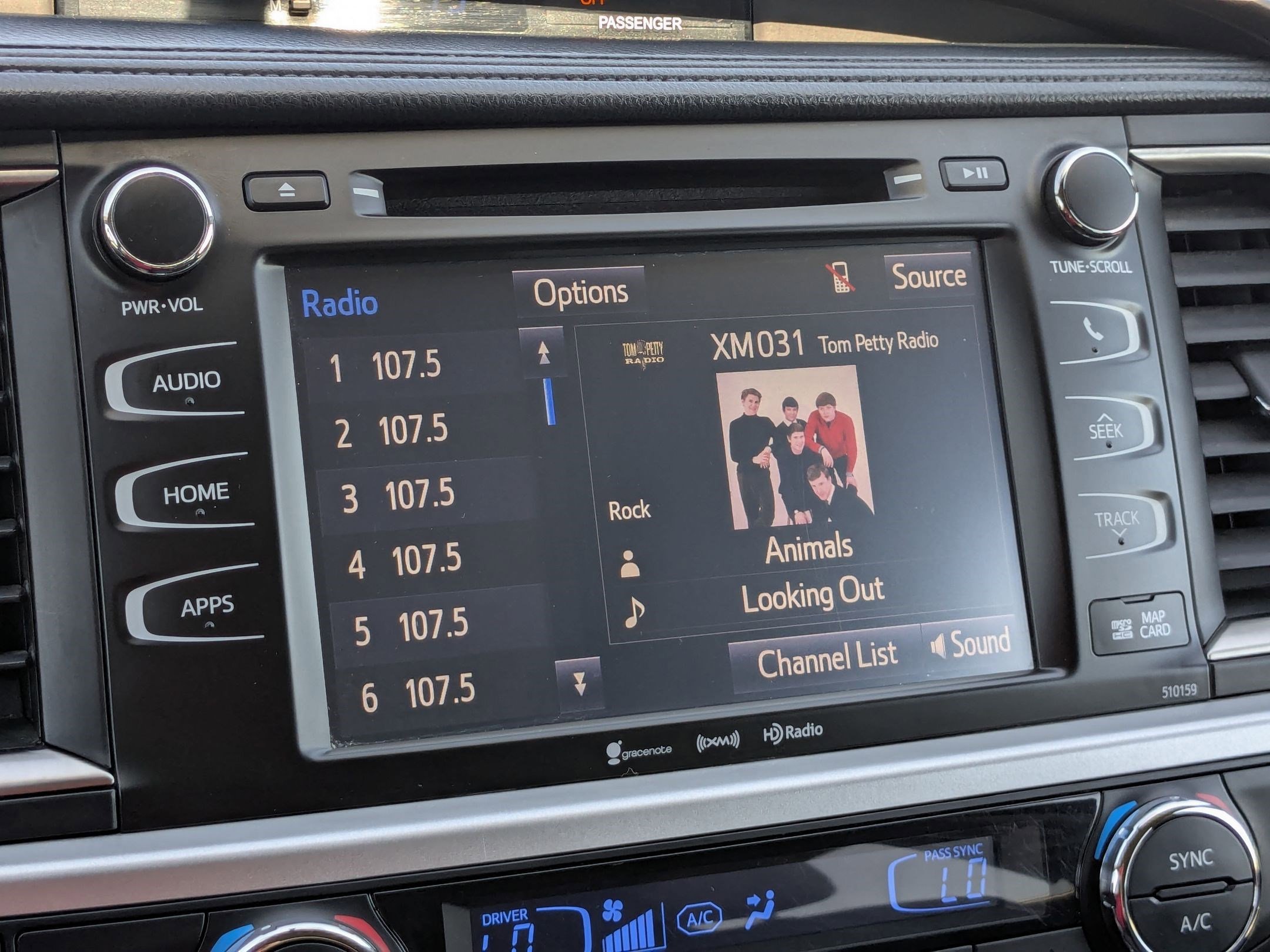 Used 2016 Predawn Gray Mica Toyota XLE image 21