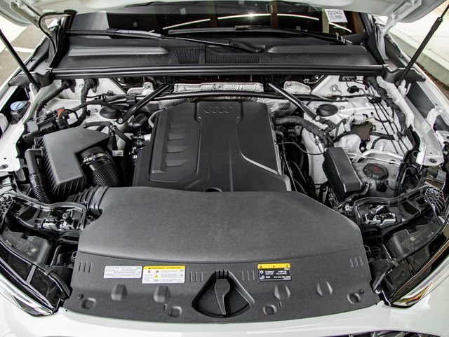 Used 2025 Glacier White Audi  image 31