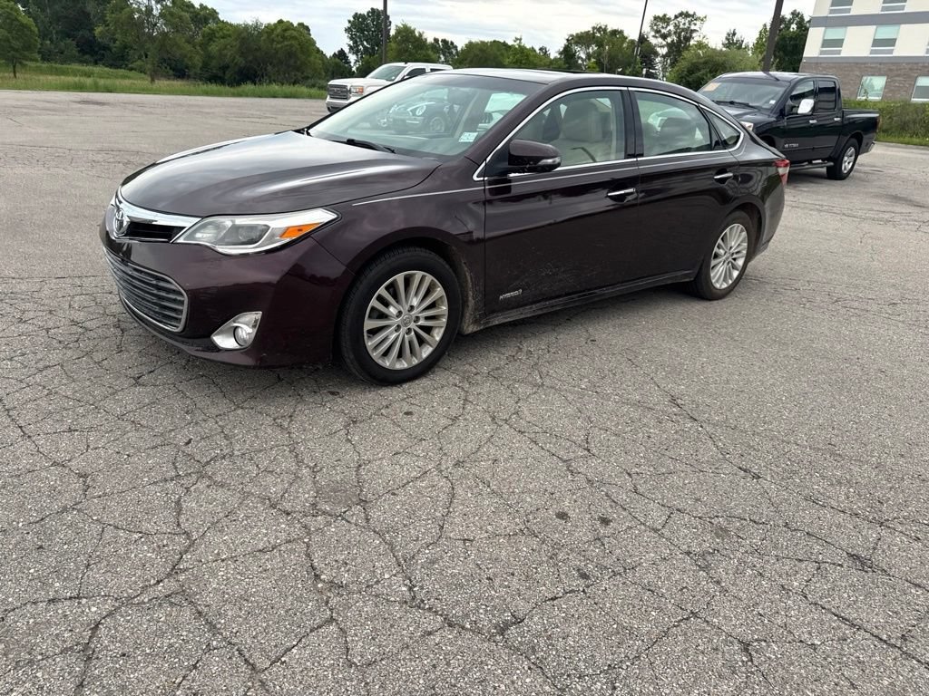 Used 2014  Toyota Limited image 9