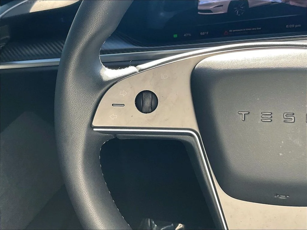 Used 2022  Tesla Plaid image 11