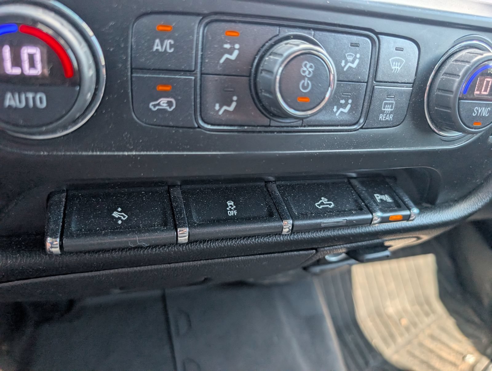 Used 2018 BLACK Chevrolet LT image 12