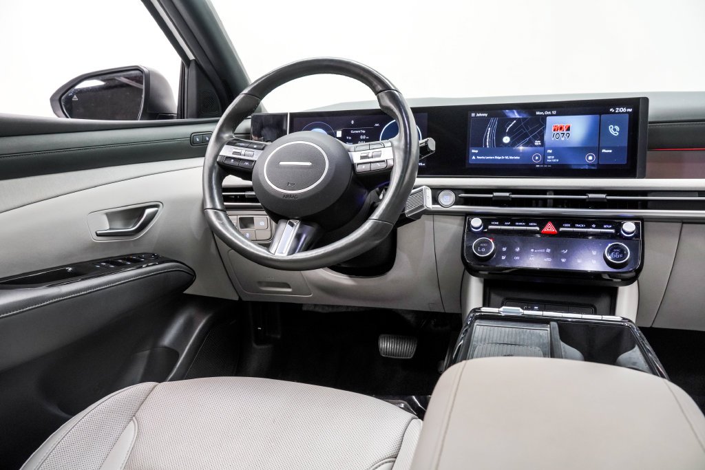 Used 2025 White Hyundai Limited image 25