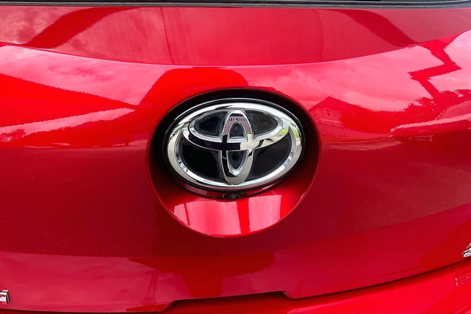 Used 2025 Finish Line Red/Midnight Black Metallic Toyota SE image 30