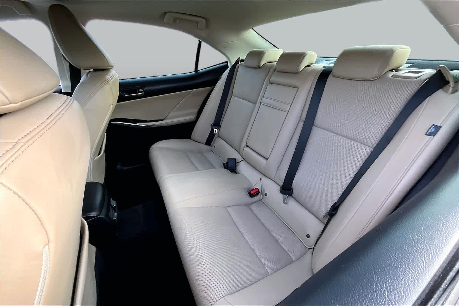 Used 2018 Eminent White Pearl Lexus  image 19