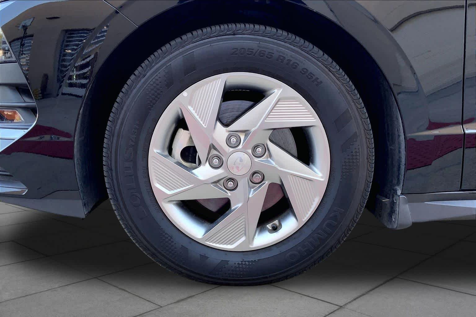 2025 Hyundai Sonata SE - Photo 10