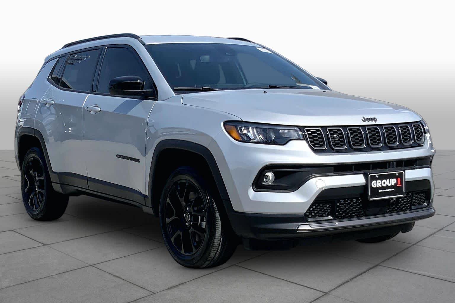 New 2026 Silver Zynith Metallic Clear-Coat Exterior Paint Jeep Latitude Altitude image 2