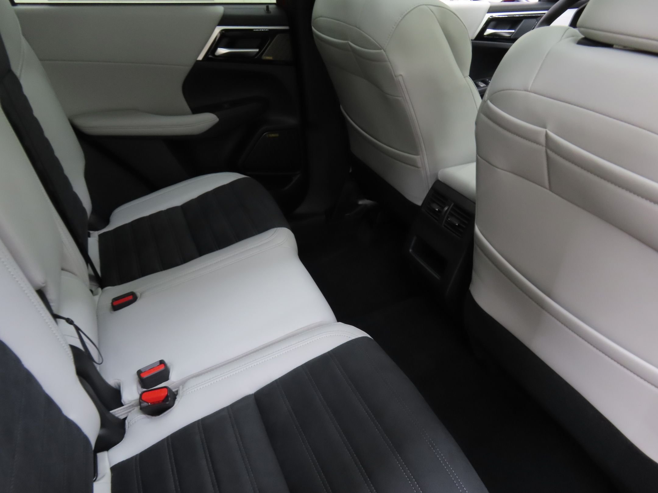 Used 2025 Red Mitsubishi SE image 25