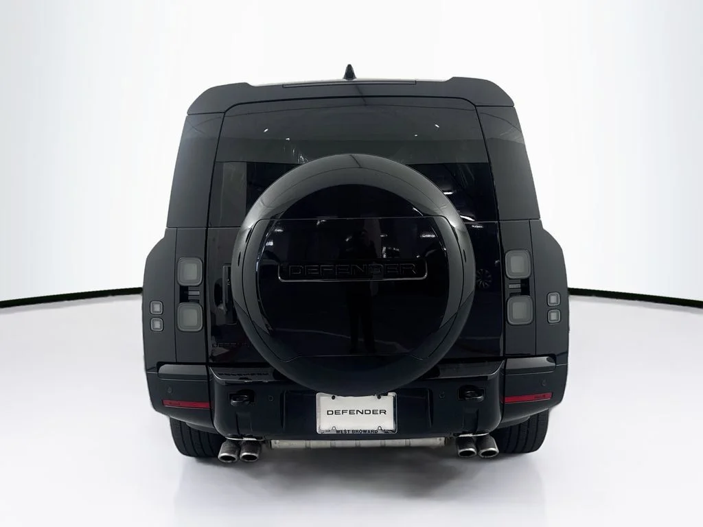 New 2026 Santorini Black Land Rover V8 image 6