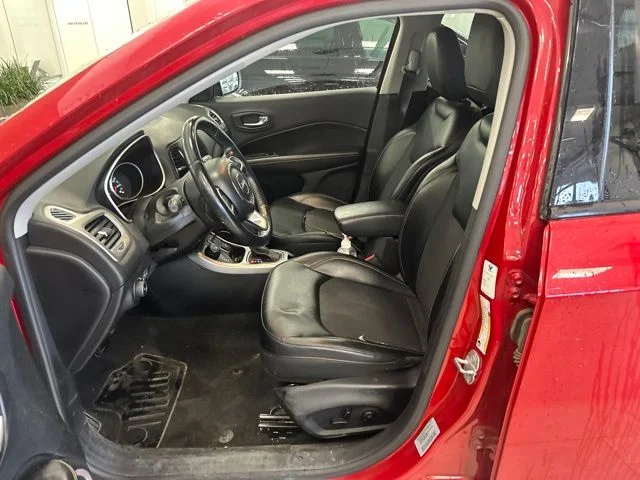 Used 2017 Red Jeep Latitude image 5