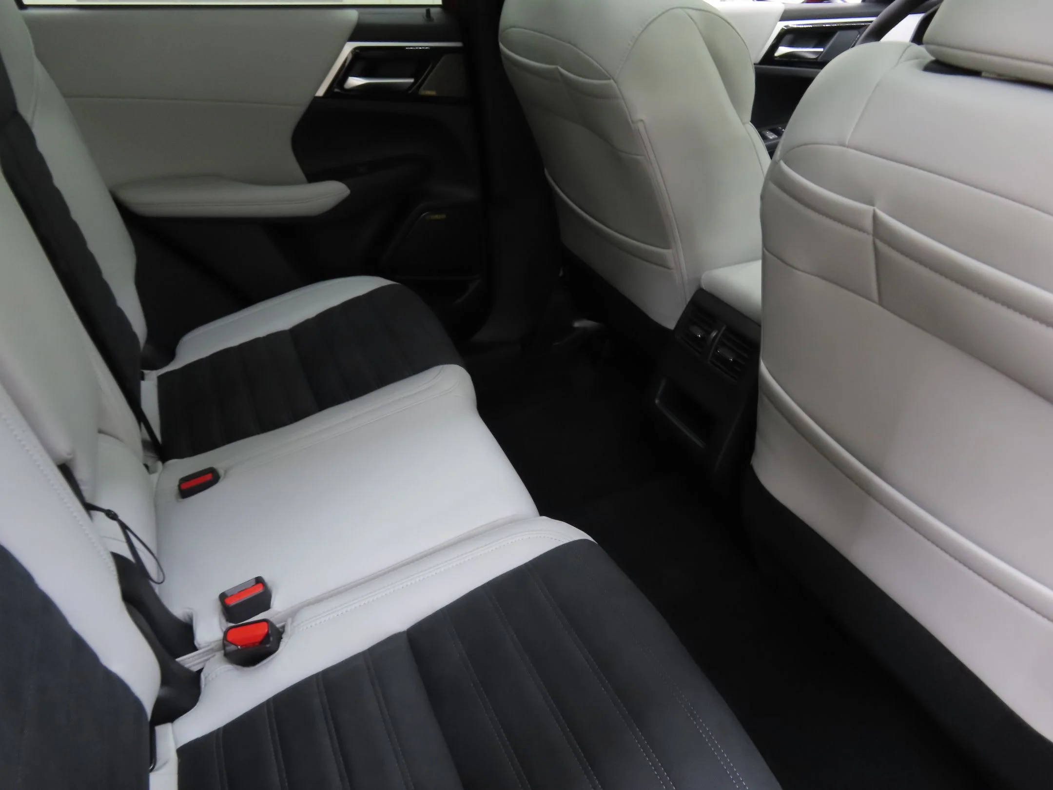 Used 2025 Red Mitsubishi SE image 25