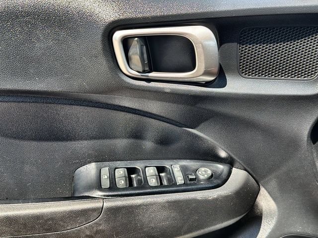Used 2022 Gray Hyundai SE image 13