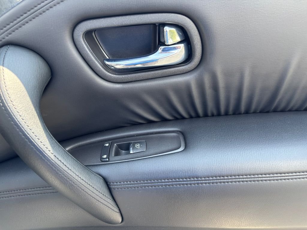 Used 2022 White Nissan SL image 31
