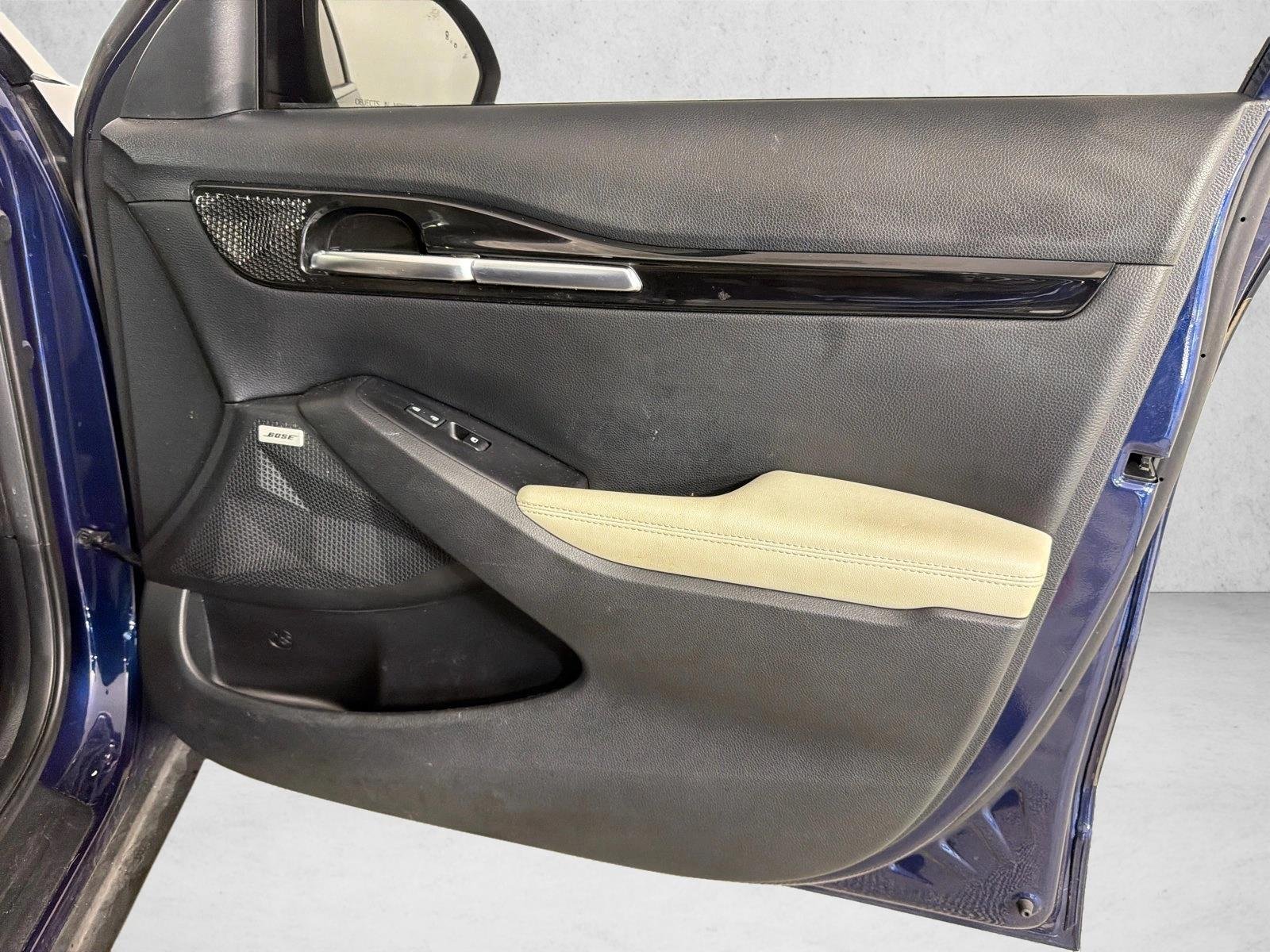 Used 2022 Dark Ocean Blue/Black Roof Kia SX image 15