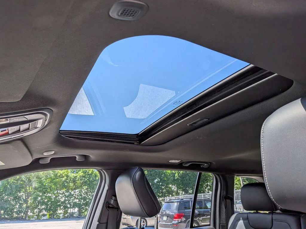 Used 2025 Silver Jeep Altitude X image 21