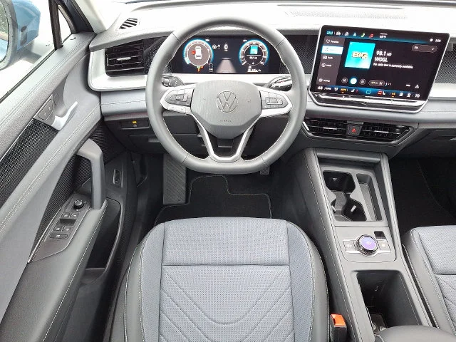 2025 Volkswagen Tiguan SE - Photo 7