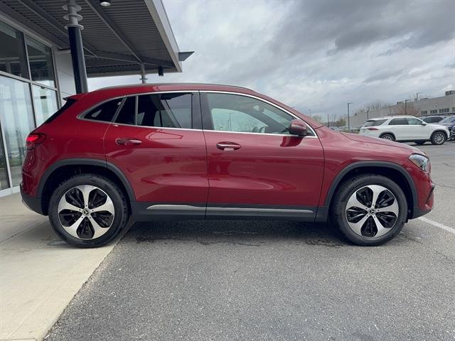 New 2026 MANUFAKTUR Patagonia Red Metallic Mercedes-Benz GLA 250 4MATIC® image 4