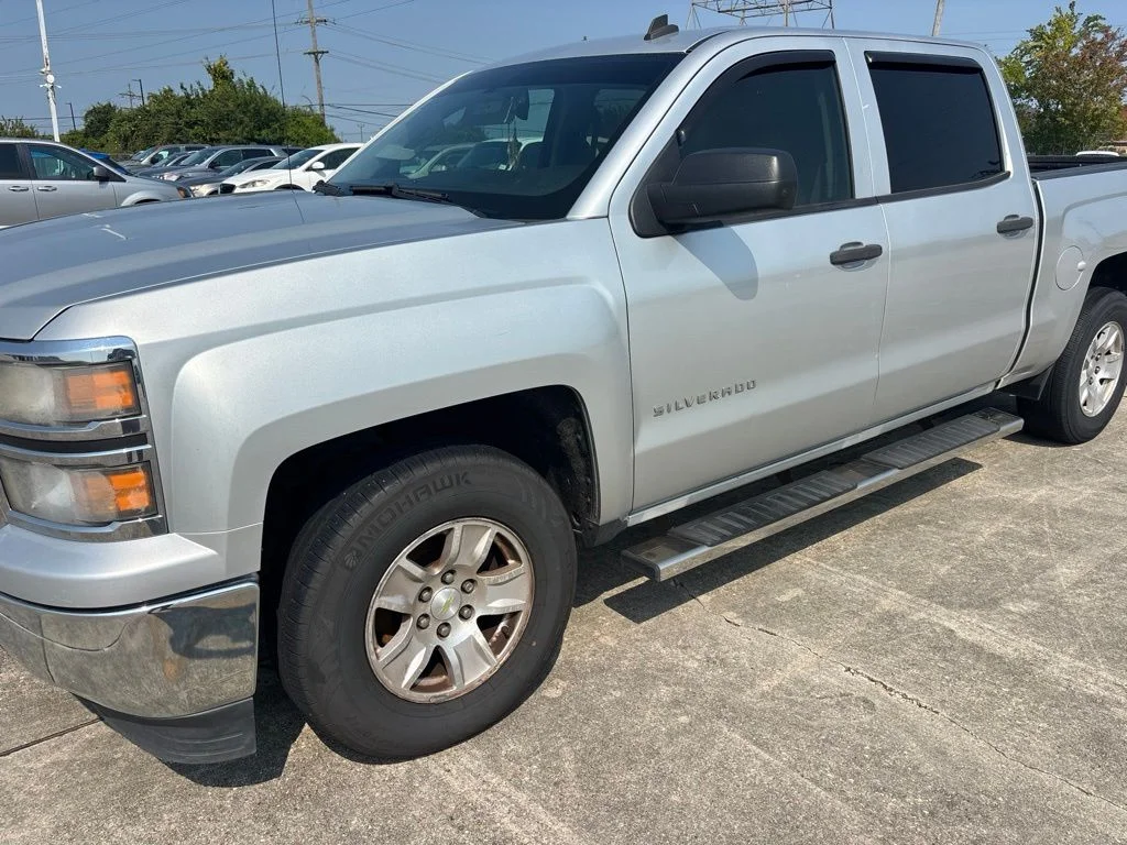 Used 2014 Silver Chevrolet LT image 1