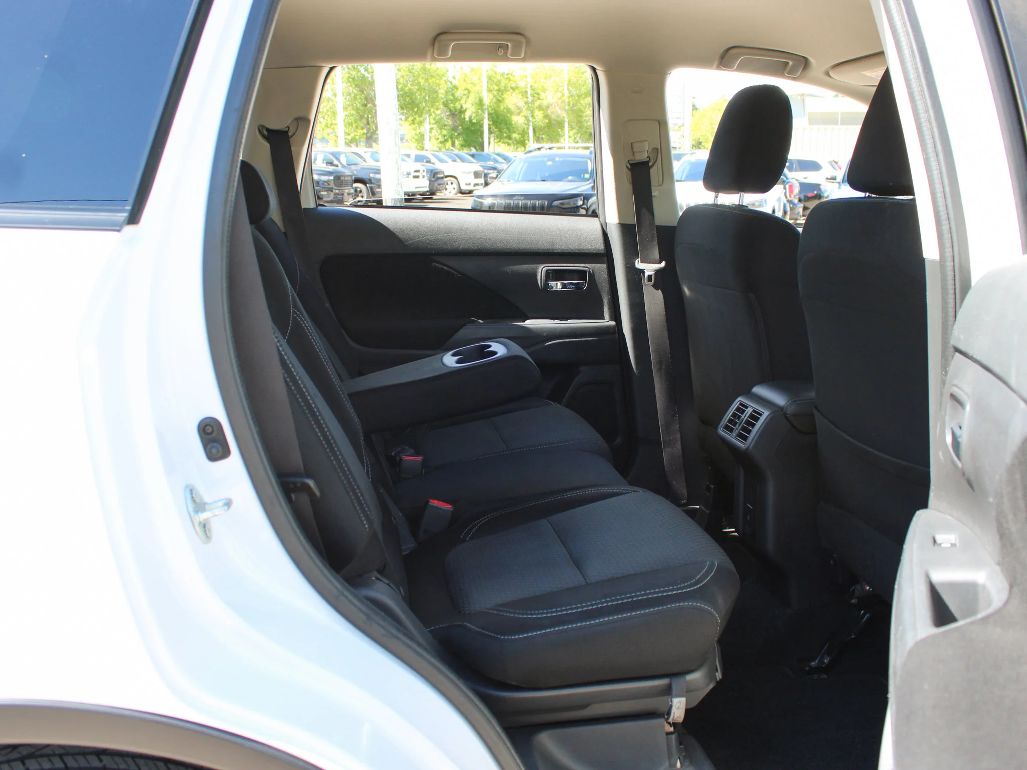 Used 2020  Mitsubishi ES * No Accidents | 7-Seater | Backup Camera | Heated Seats | AWD image 19
