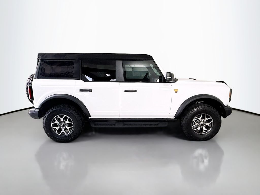 Used 2025 Oxford White Ford Badlands image 12