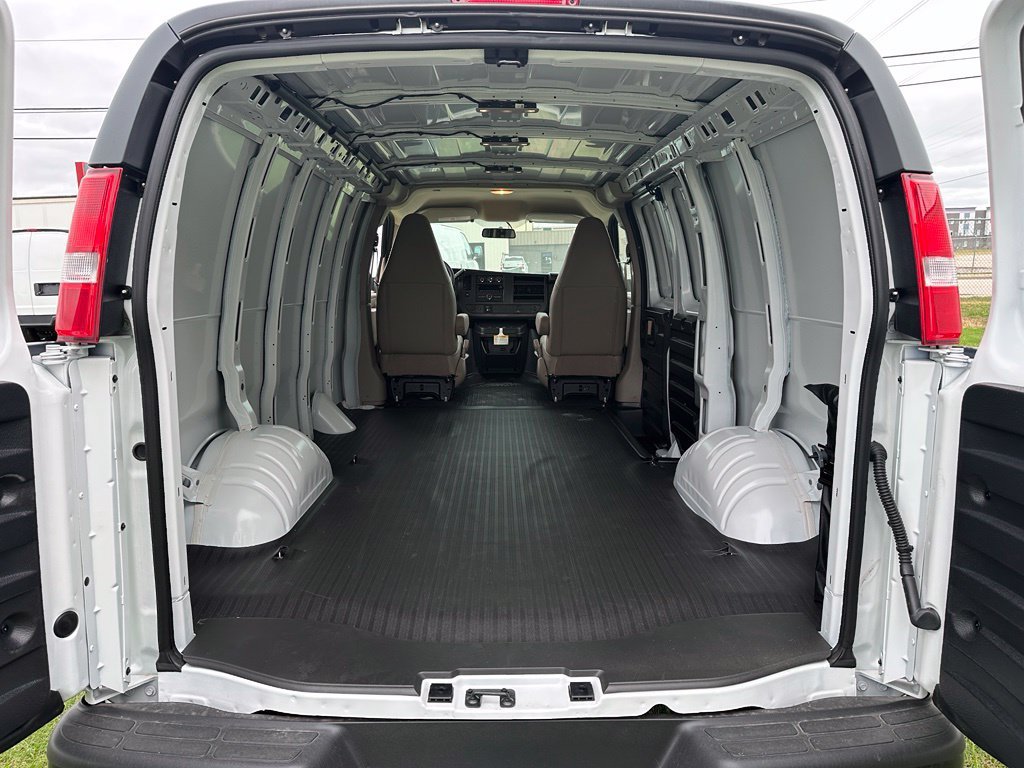 2026 Chevrolet Express Cargo Work Van - Photo 17