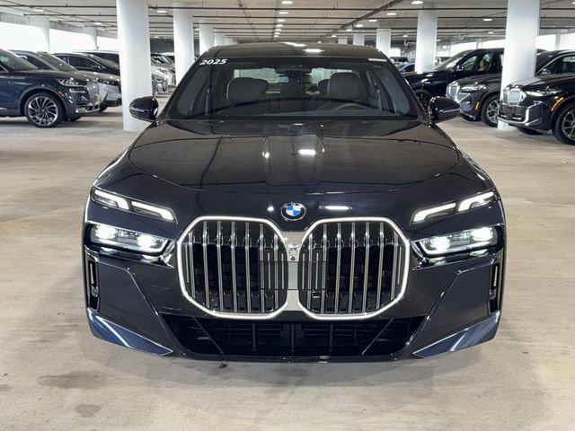 Used 2025 Carbon Black Metallic BMW 740i image 3