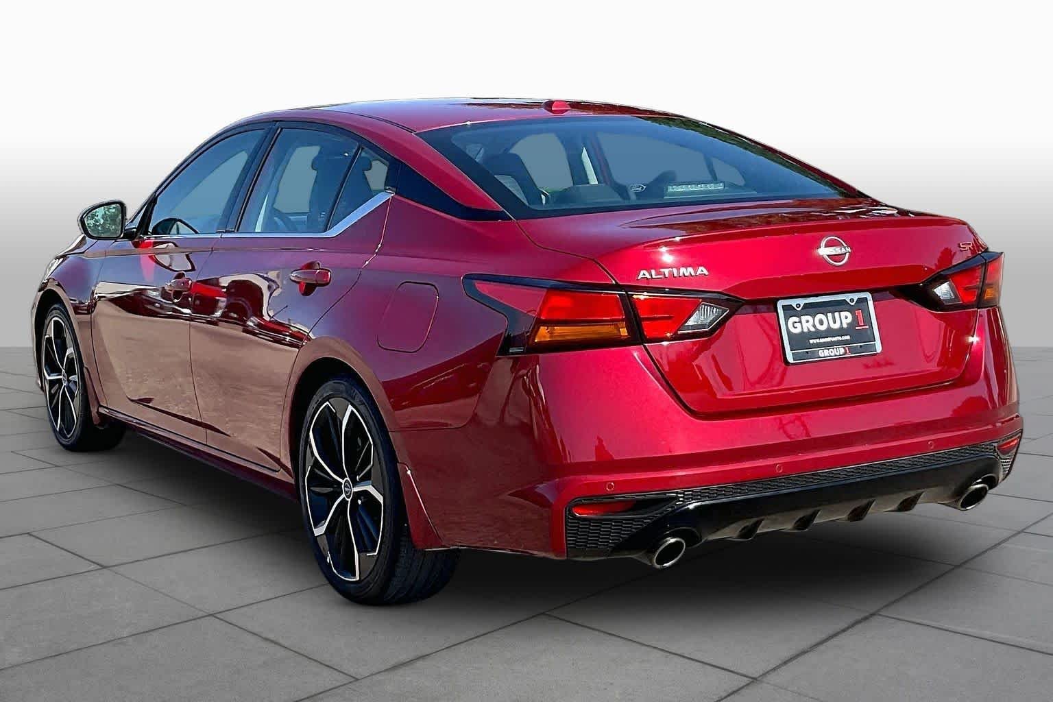 Used 2024 Scarlet Ember Nissan 2.5 SR image 11
