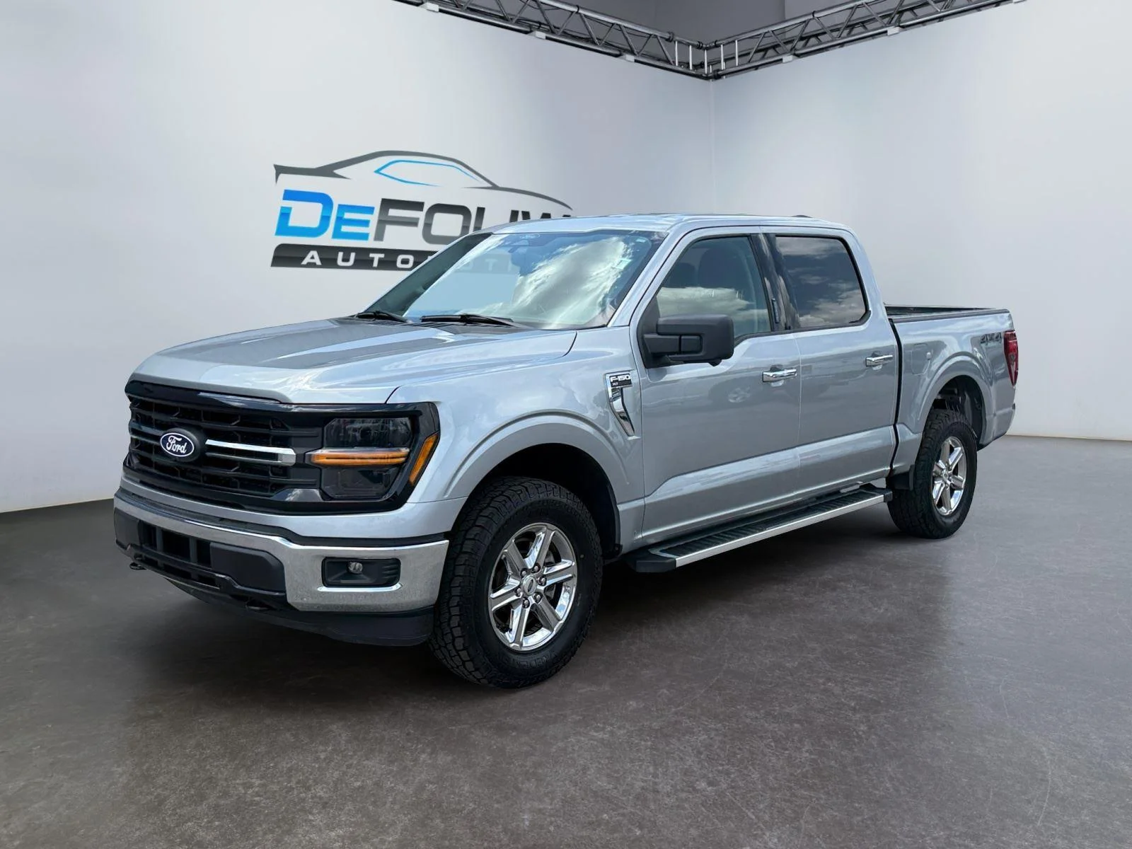 Used 2024 Iconic Silver Ford XLT image 7