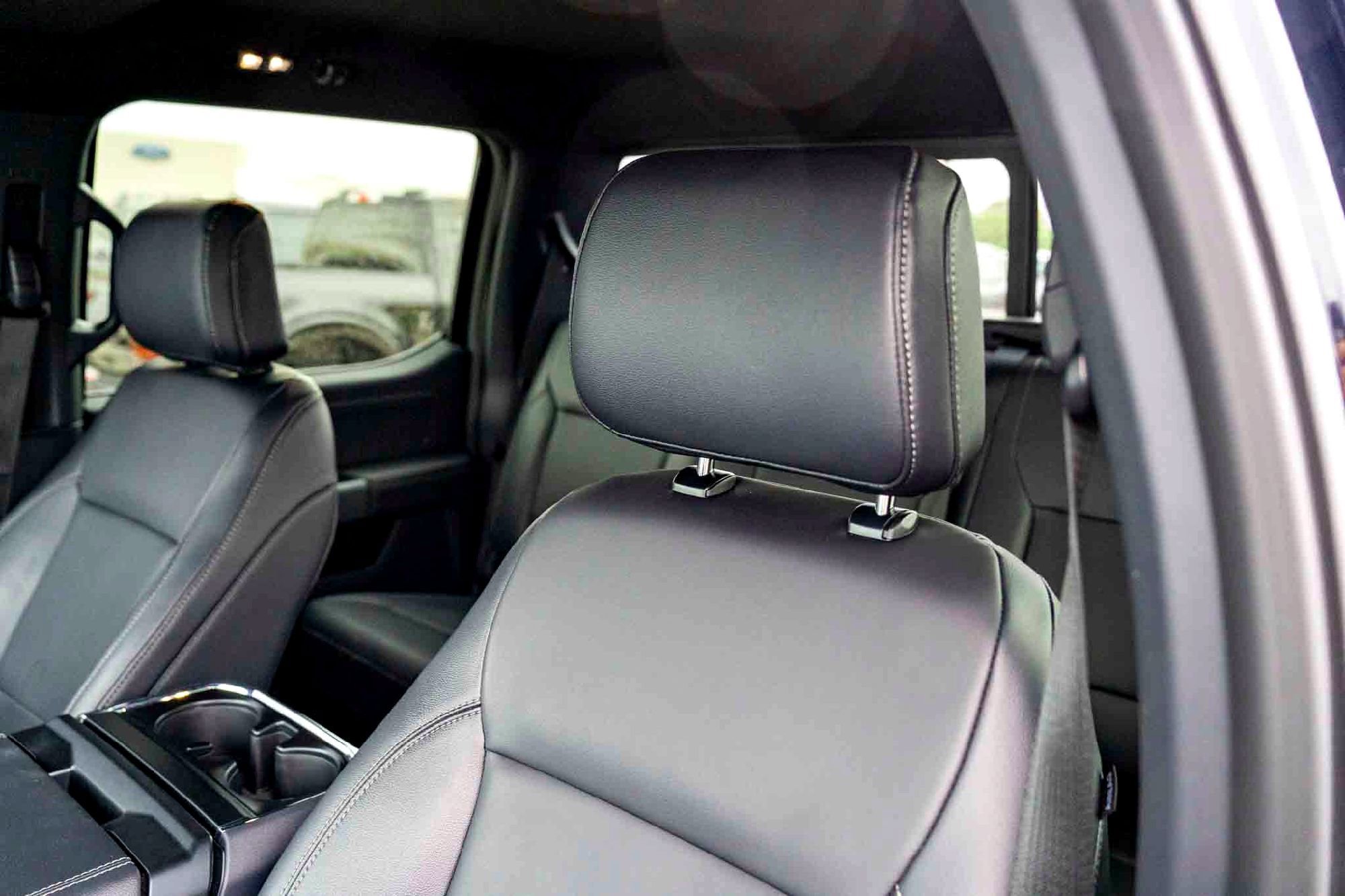New 2025 Agate Black Metallic Ford XLT image 9