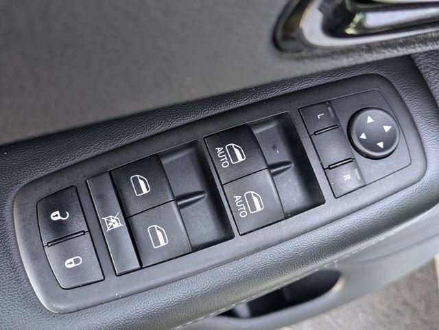 Used 2023 White Dodge SXT image 19