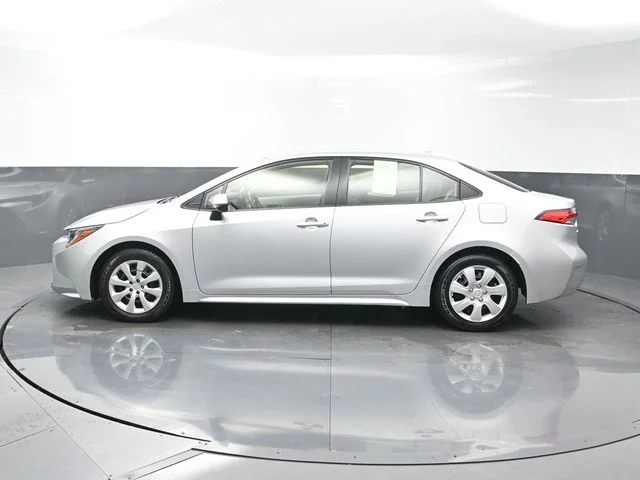 2022 Toyota Corolla LE - Photo 4