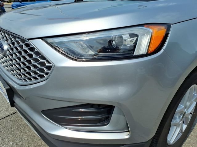 Used 2024 Silver Ford SEL image 4