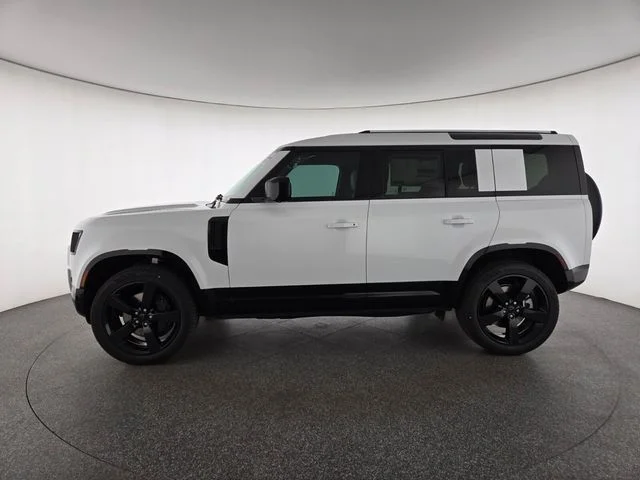 New 2026 Fuji White Land Rover X-Dynamic SE image 28