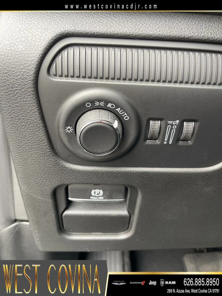New 2026 Baltic-Gray Metallic Clear-Coat Exterior Paint Jeep  image 14