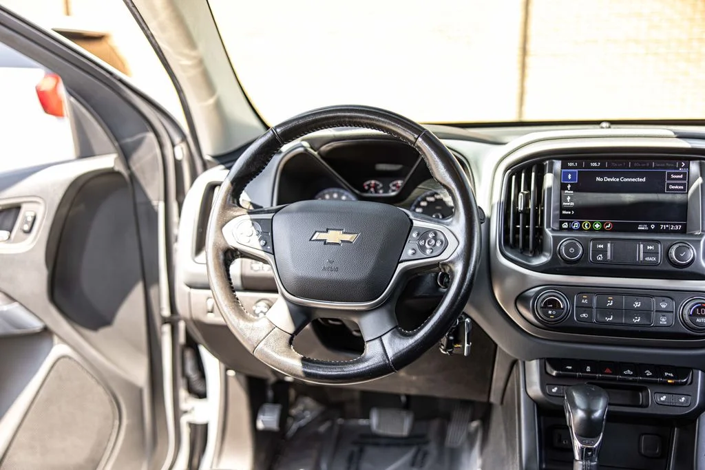 Used 2022 White Chevrolet Z71 image 33