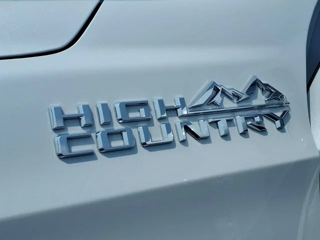 Used 2026 Polar White Tricoat Chevrolet High Country image 18