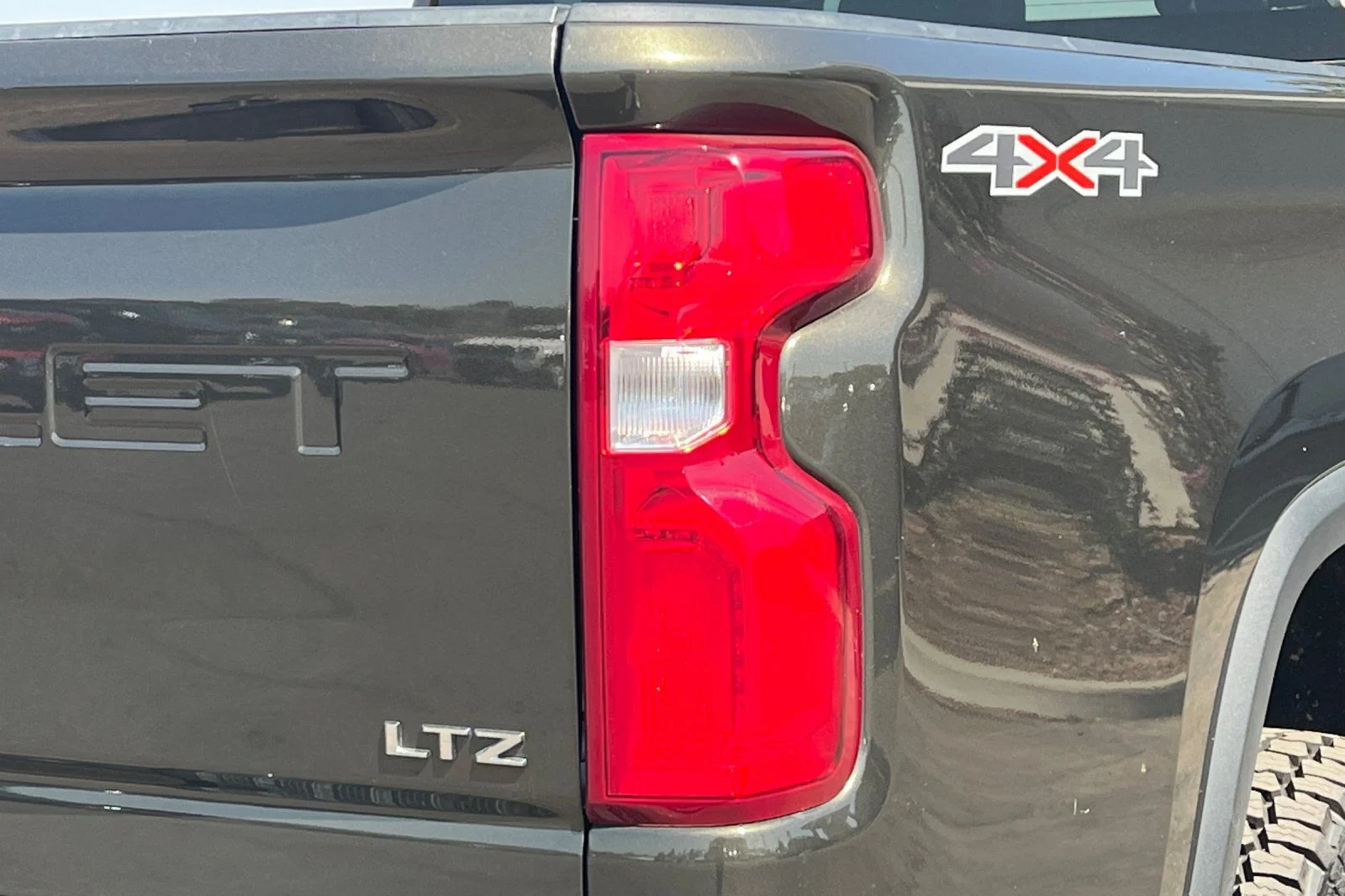 Used 2022 Green Chevrolet LTZ image 26