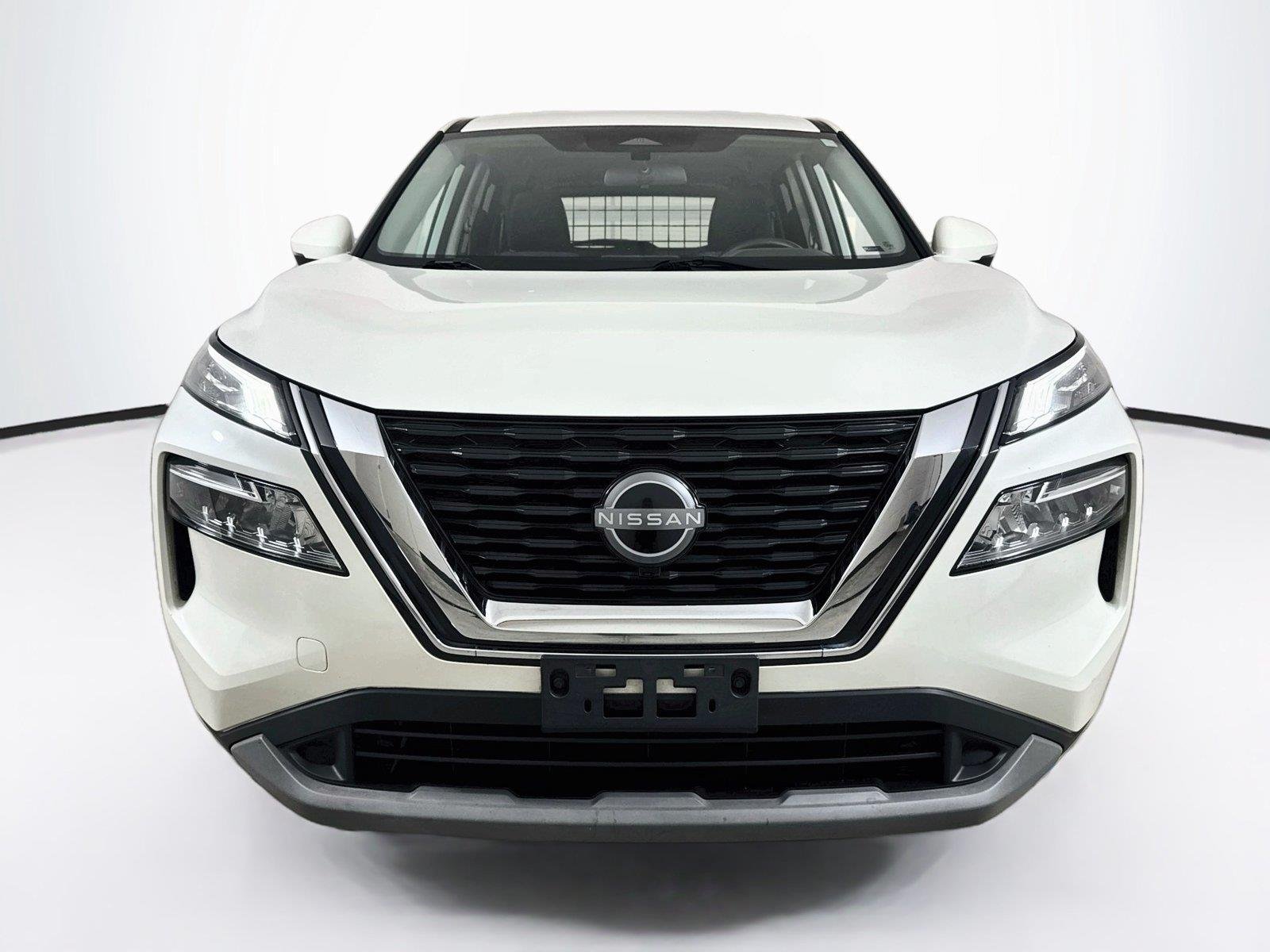 Used 2022 Pearl White Tricoat Nissan SV image 4