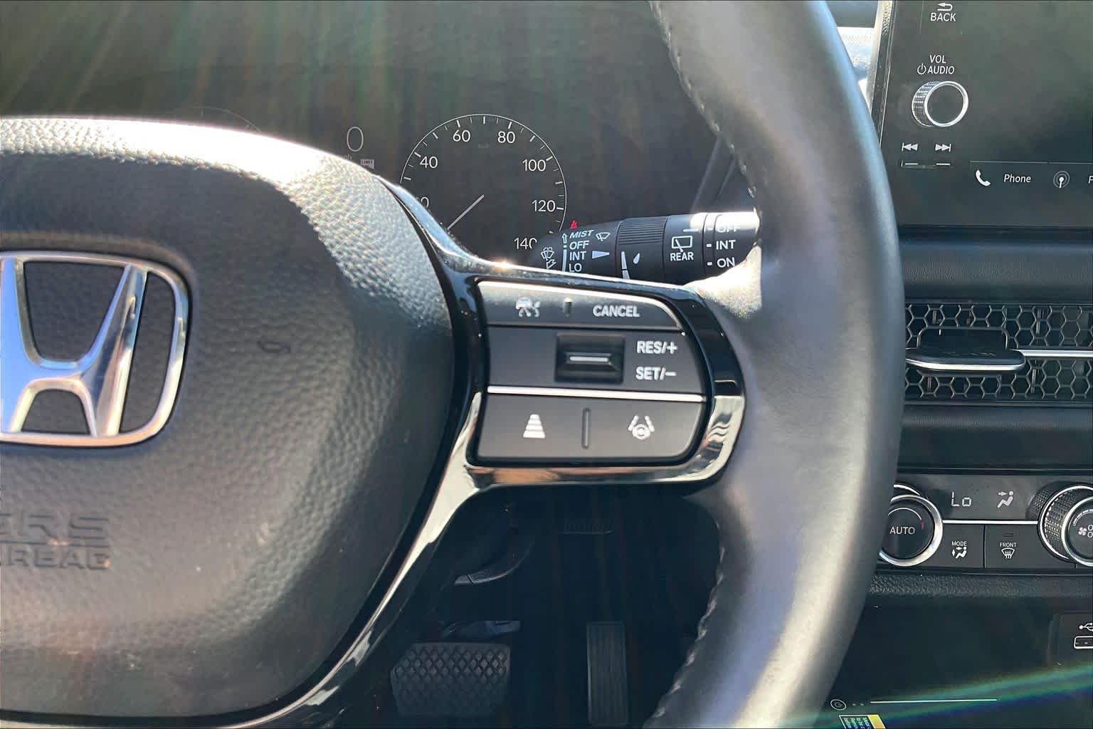 Used 2024 Platinum White Pearl Honda EX-L image 22