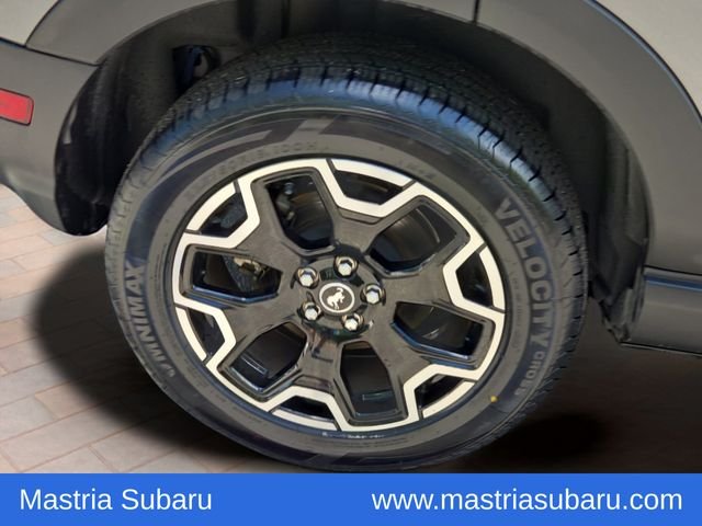 Used 2025 Gray Metallic Ford Outer Banks image 4