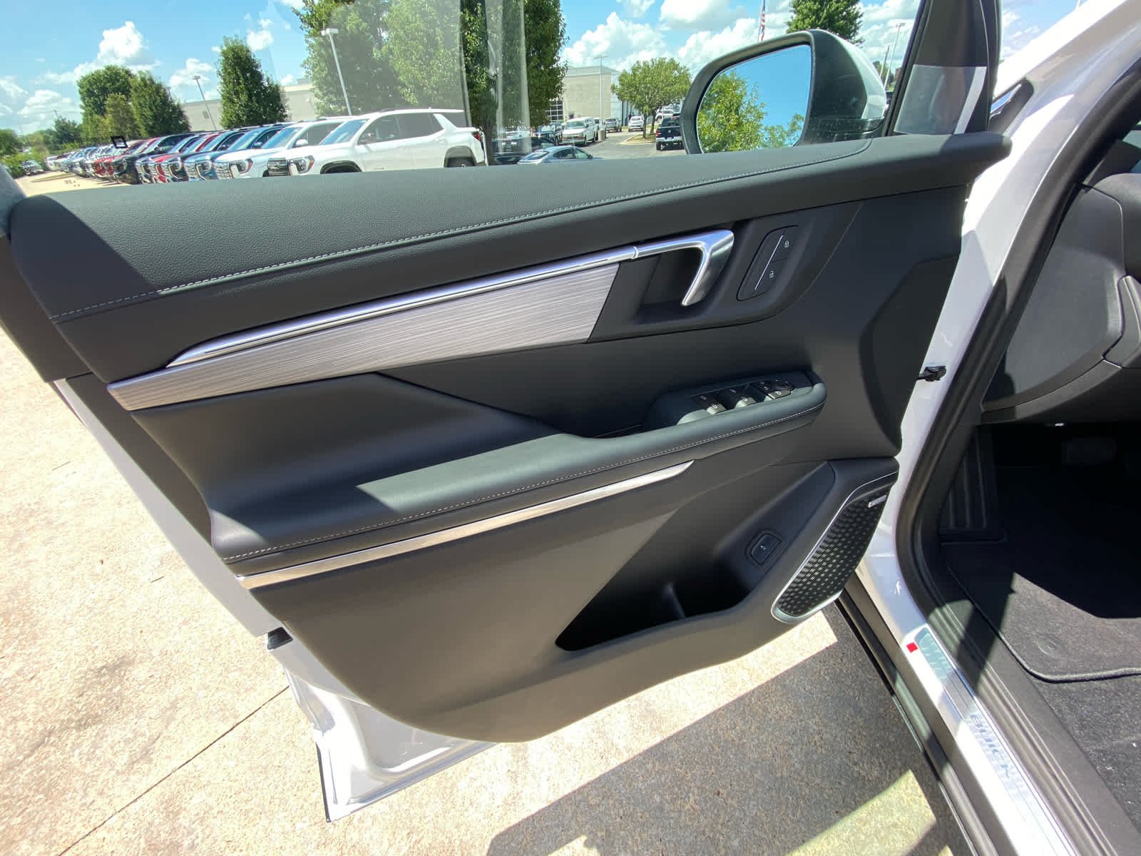 New 2026 Summit White Buick Preferred image 6