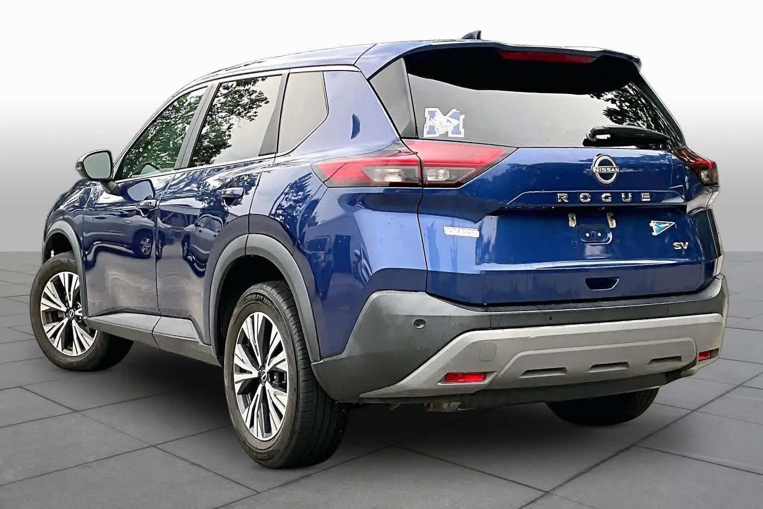 Used 2022 Caspian Blue Metallic Nissan SV image 11