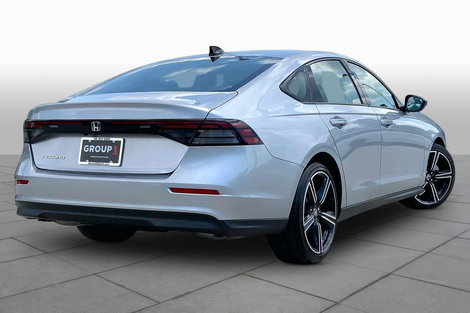 Used 2026 Solar Silver Metallic Honda SE image 13