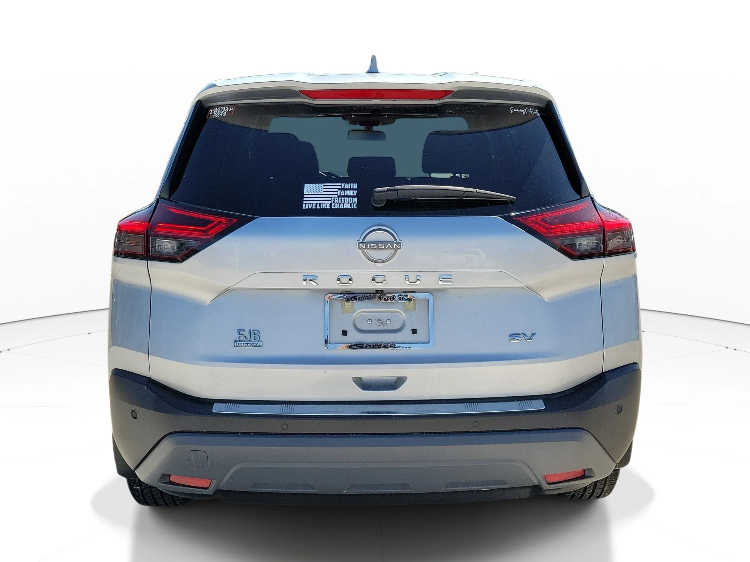 Used 2023 Brilliant Silver Metallic Nissan SV image 5